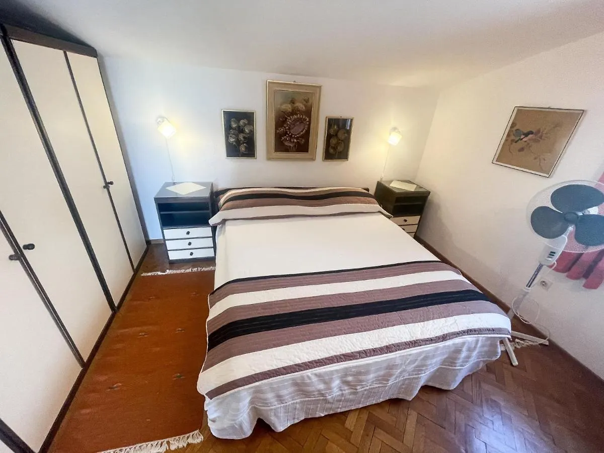 Apartments In Jadranovo 42065